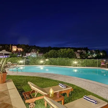 Sleeps 9 Pool Air Con Wifi