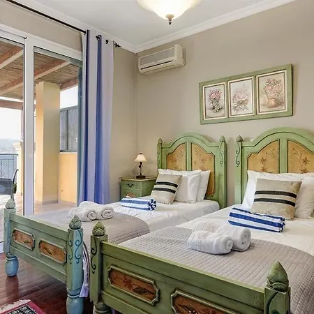 Sleeps 9 Pool Air Con Wifi *